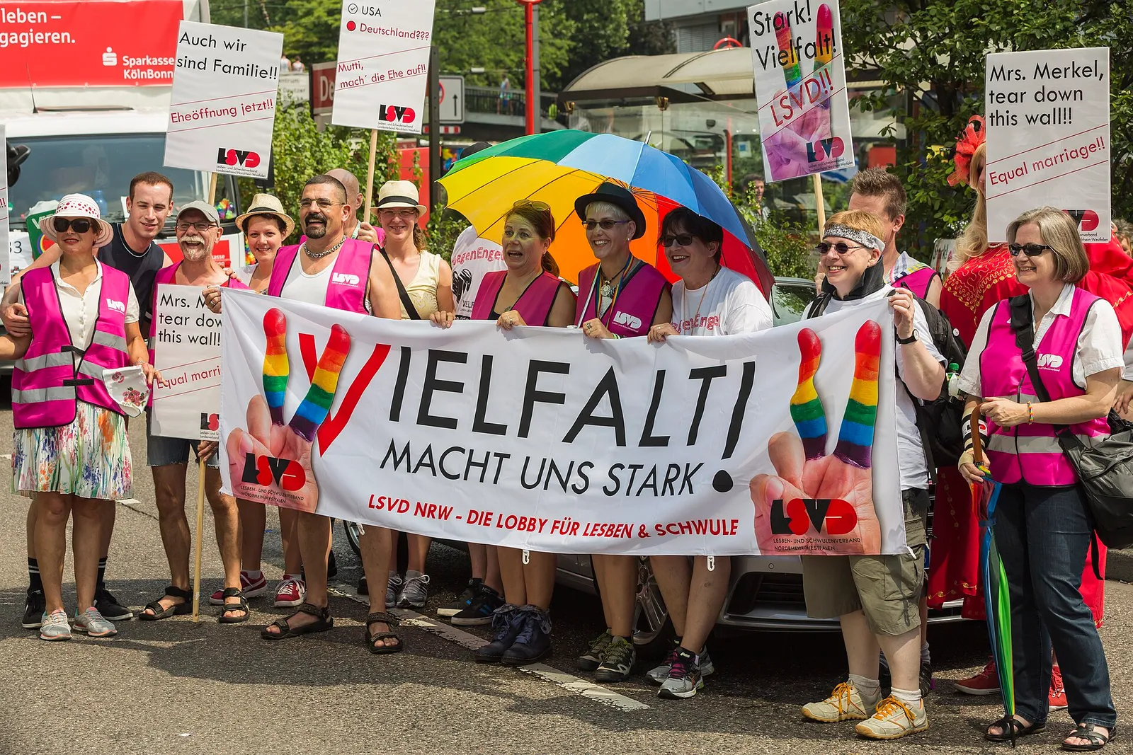 Teilnehmer beim Christopher Street Day in Köln (Archivbild)