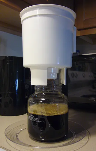 Eine Cold-Brew-Kaffeezubereitung