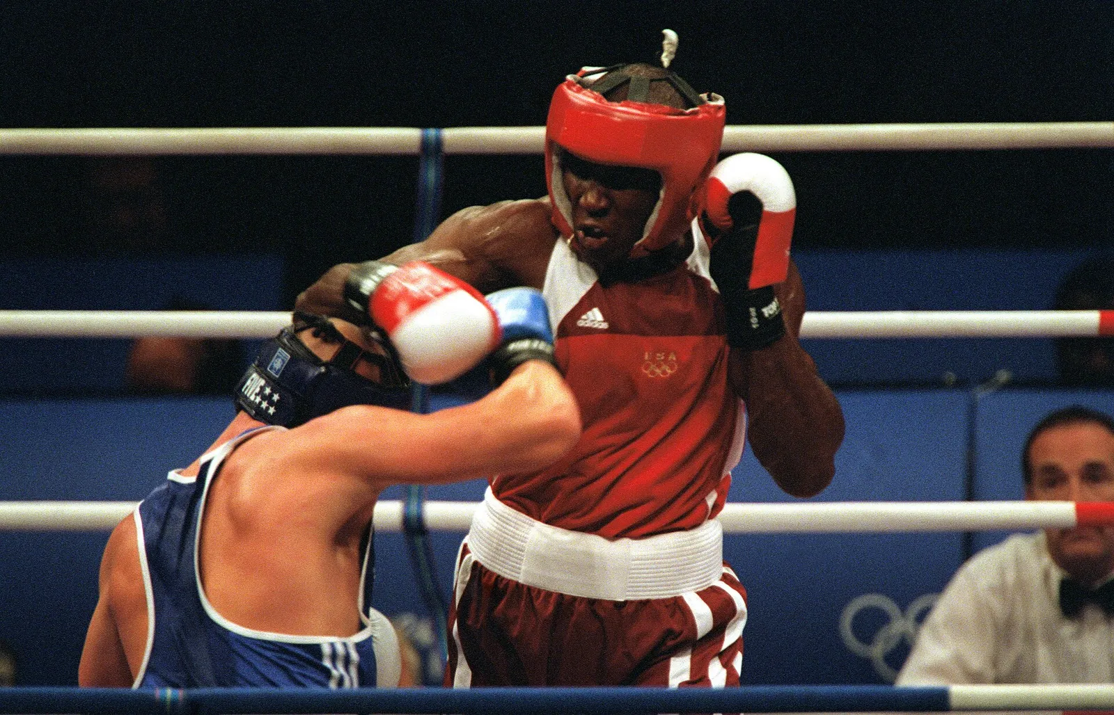 Zwei Boxer im Ring (Symbolbild)