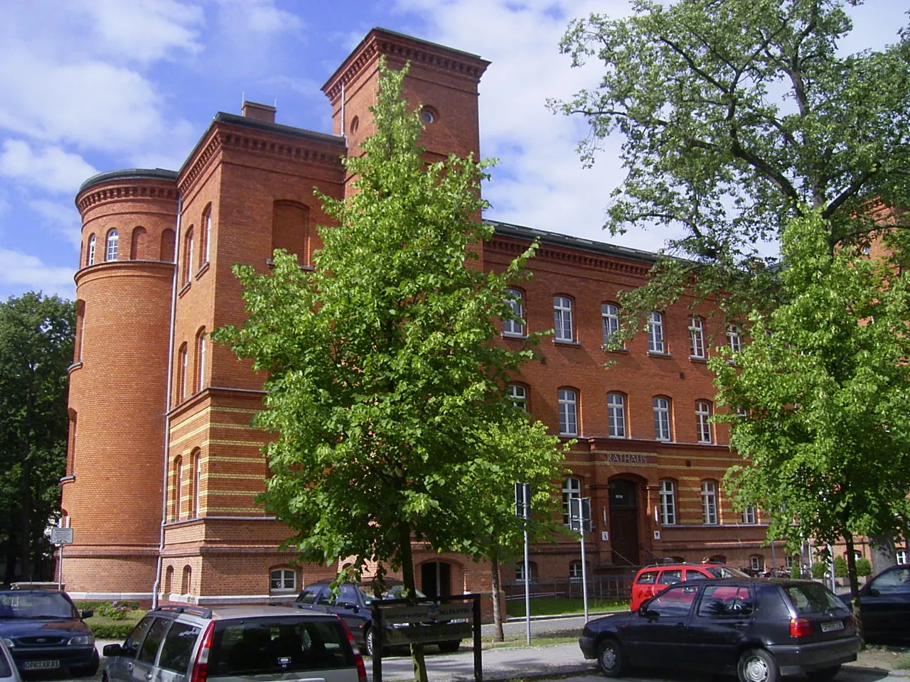 Das Rathaus in Neuruppin, Kreisstadt von Ostprignitz-Ruppin (Archivbild)