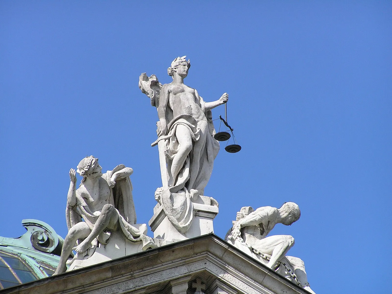 Justitia-Figur am Justizpalast in München (Symbolbild)