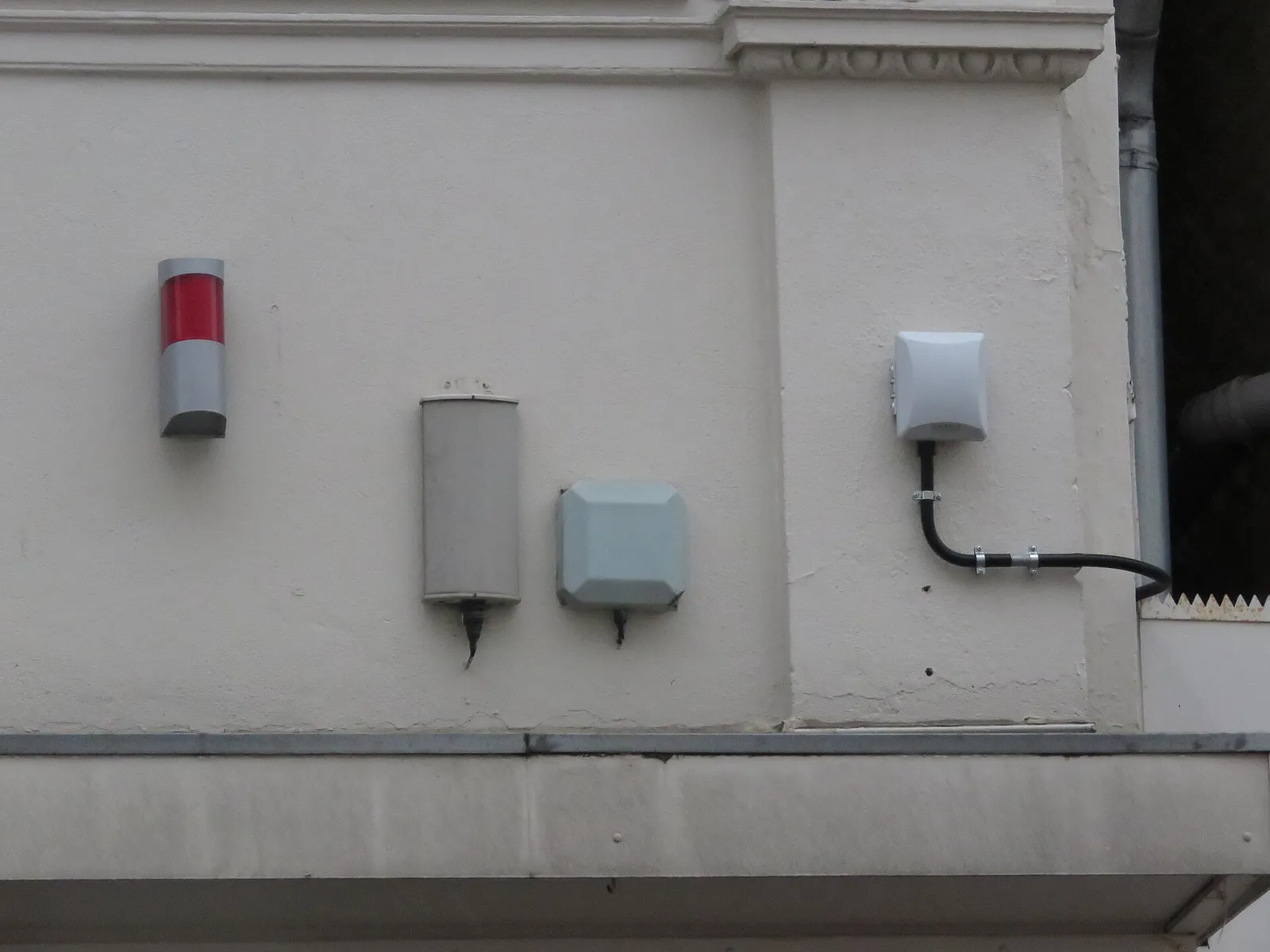 Ein o2-Store mit Mobilfunkantennen (Symbolbild)