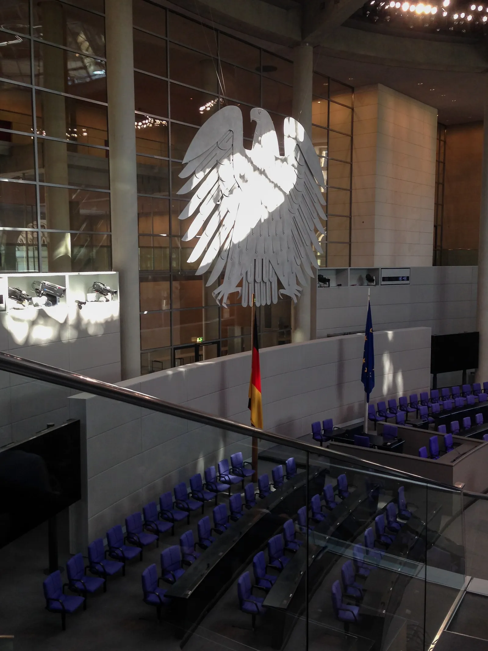 Plenarsaal des Bundestages im Reichstagsgebäude (Symbolbild)