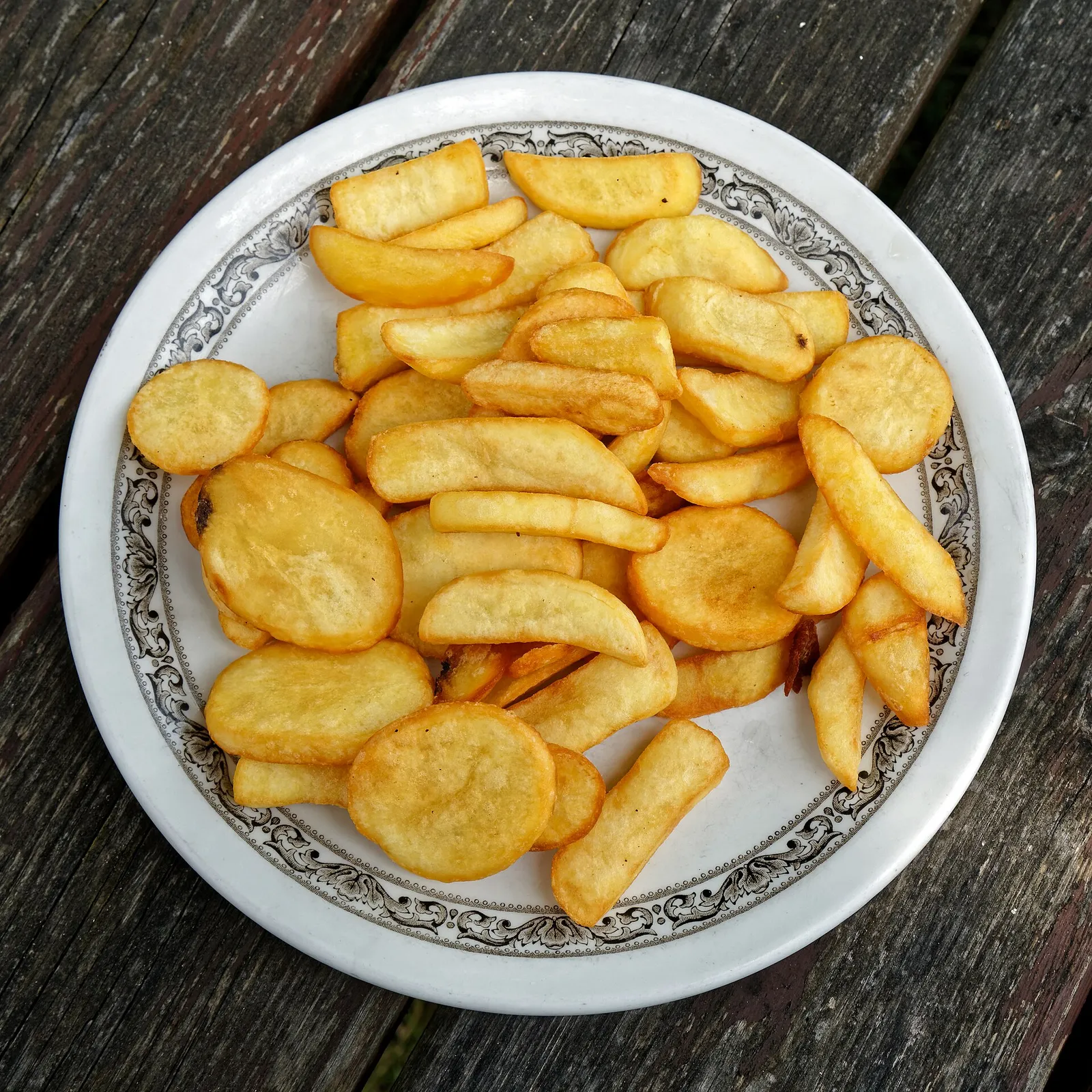 Ein Teller Pommes frites (Symbolbild)