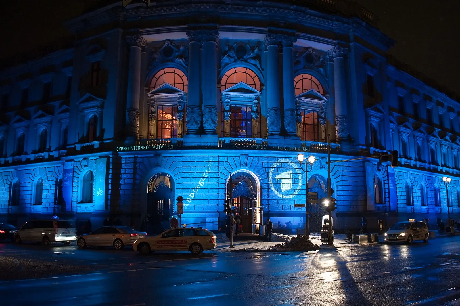 Ein Berliner Museum bei Nacht