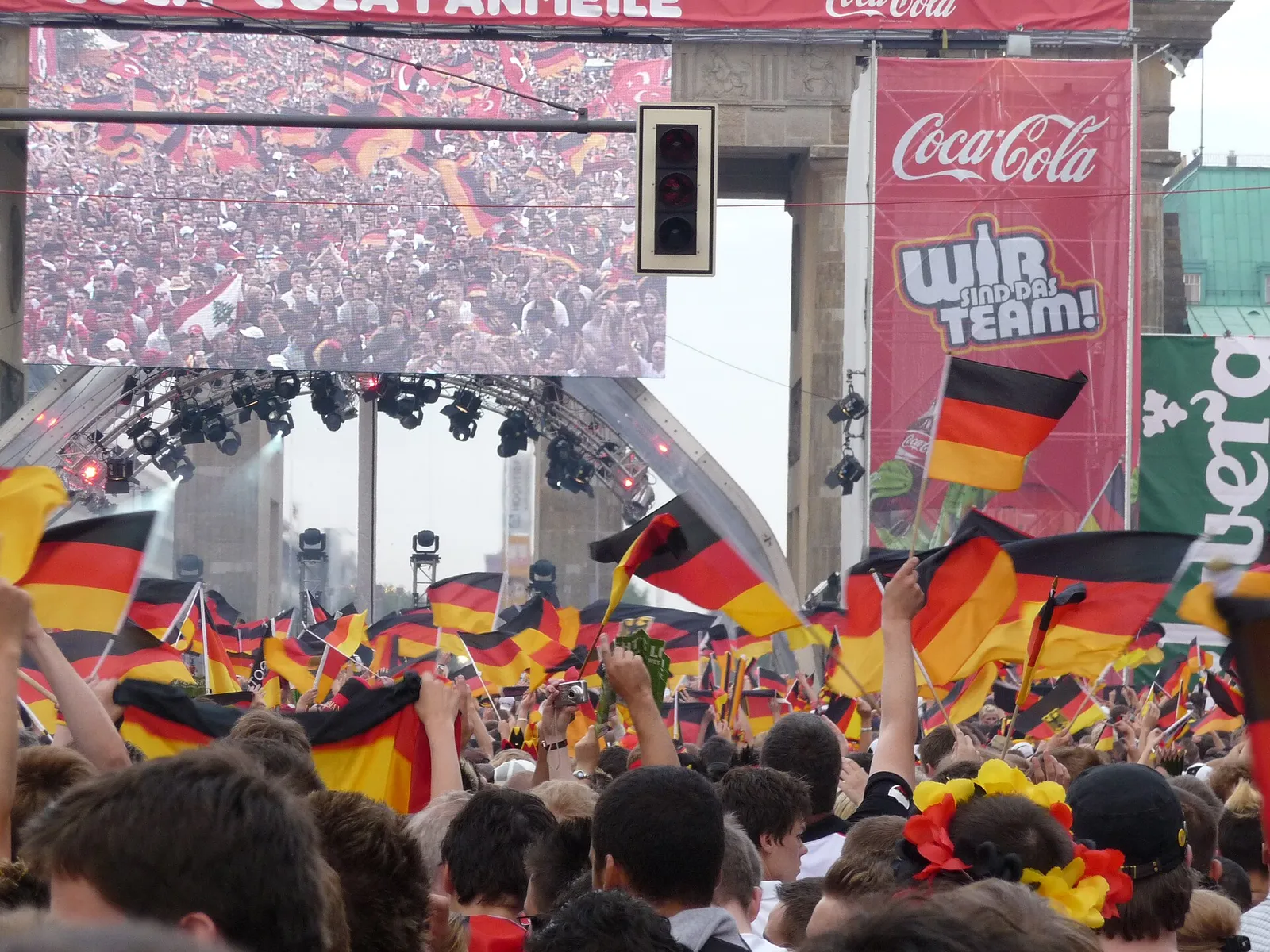 Fußballfans beim Public Viewing