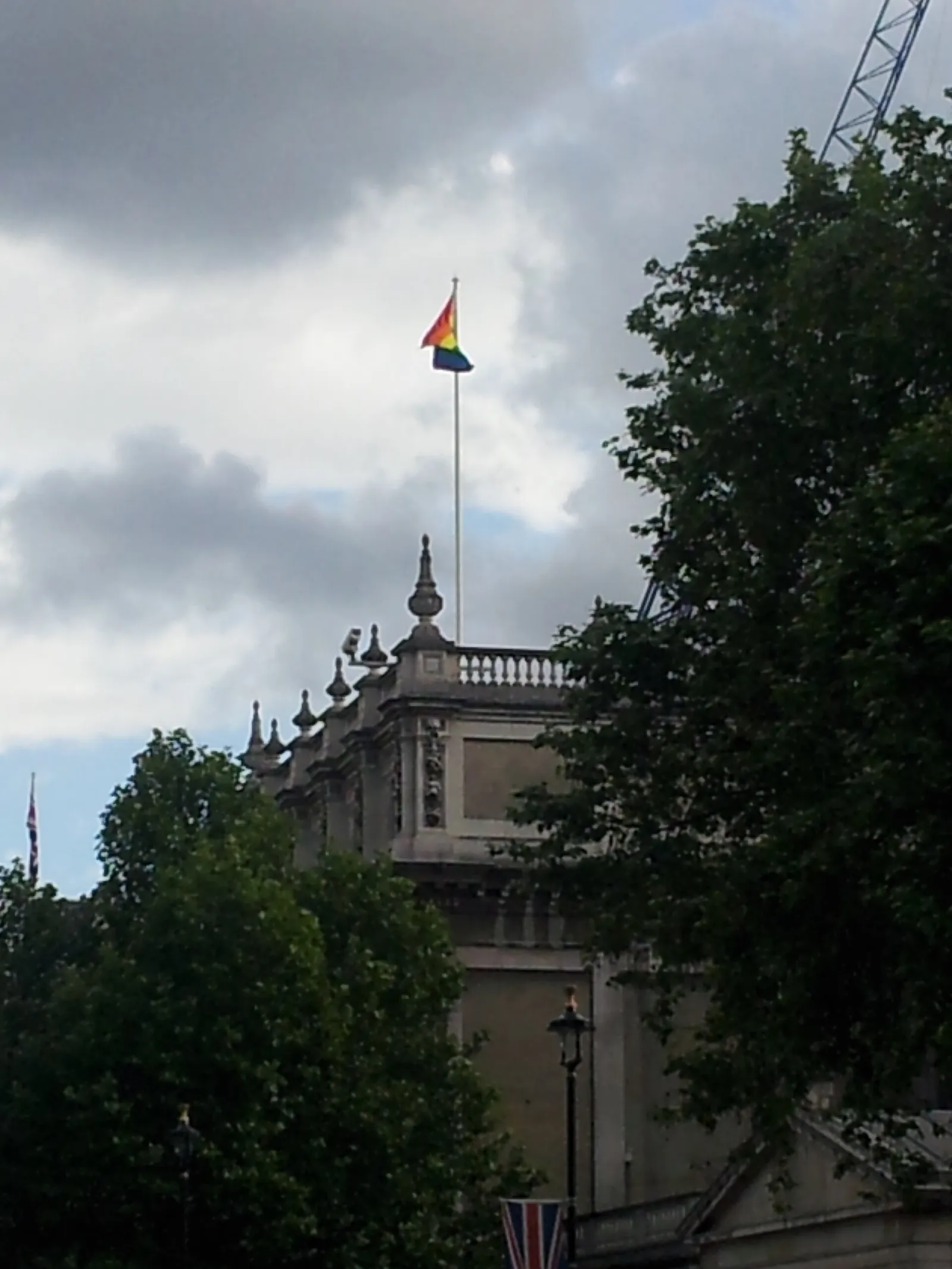 Eine Regenbogenfahne (Symbolbild)