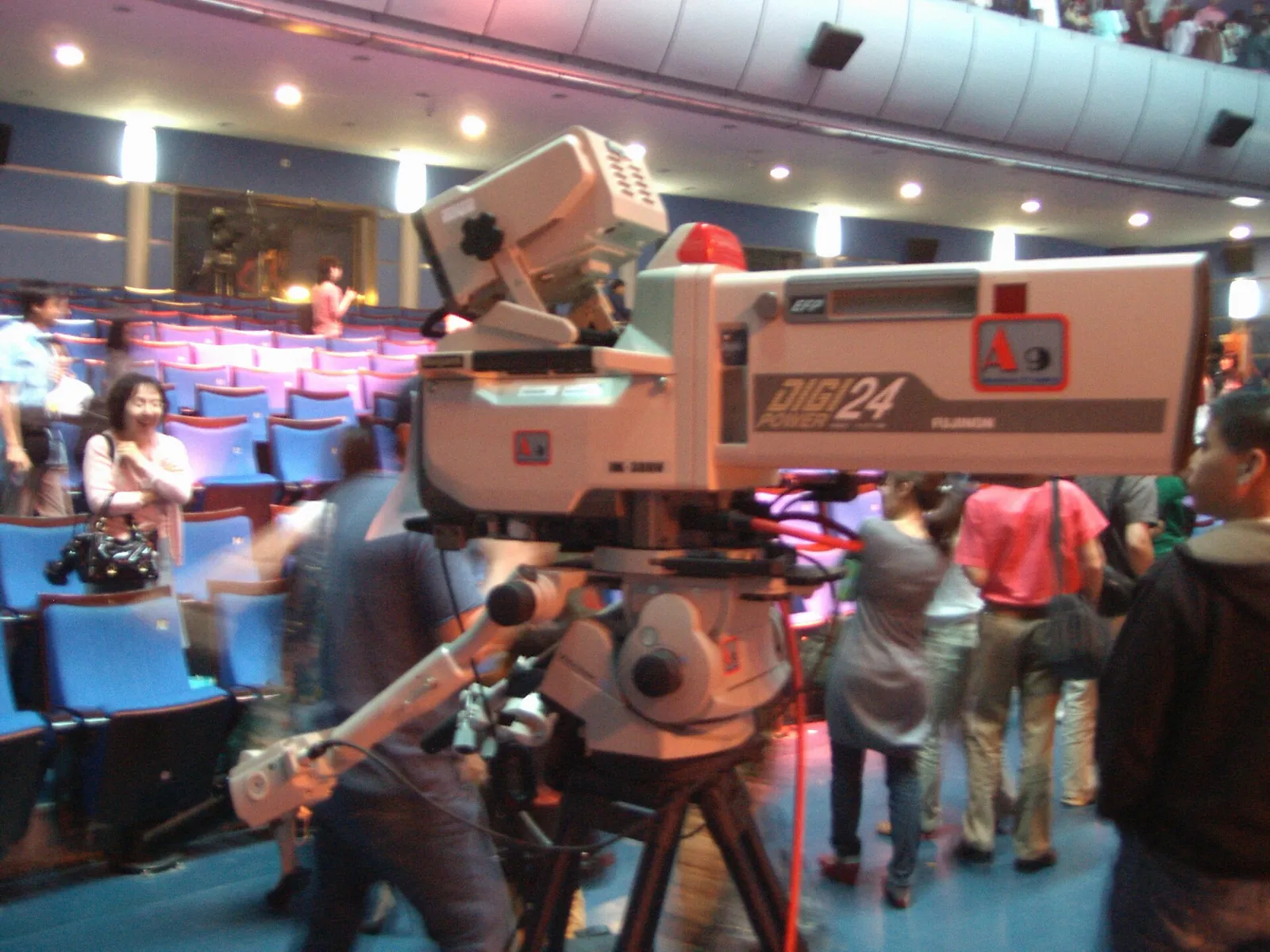 Fernsehkamera in einem Studio (Symbolbild)