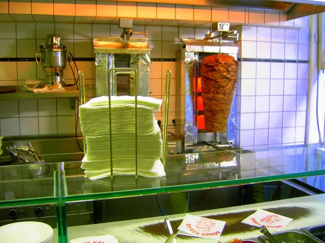 Ein Döner Kebab im Fladenbrot