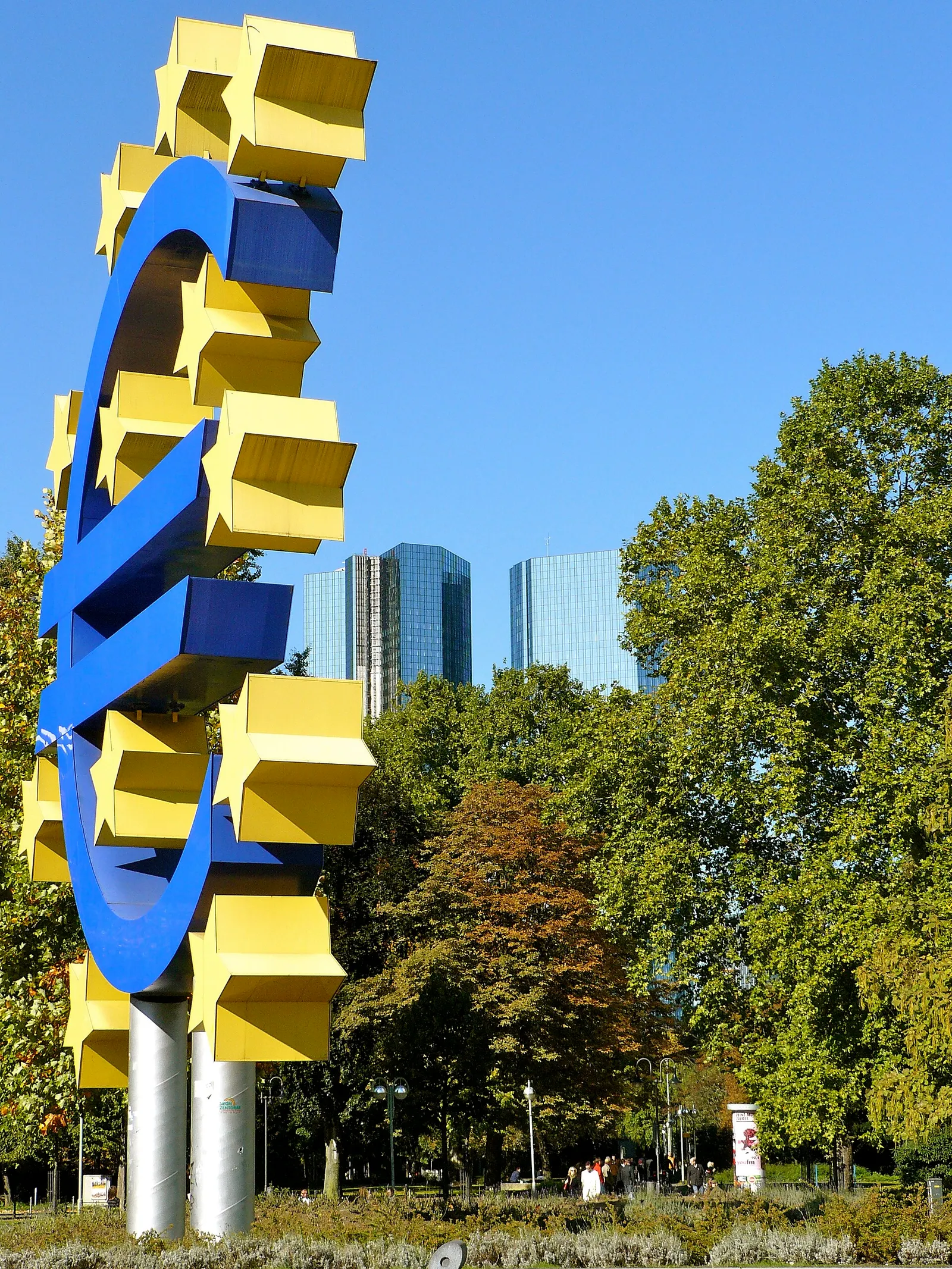 Die Euro-Skulptur in Frankfurt am Main (Archivbild)