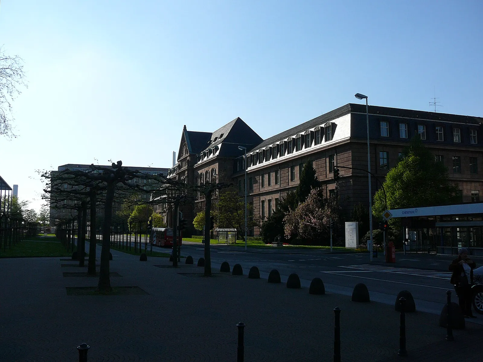 Bayer-Verwaltungsgebäude an der Kaiser-Wilhelm-Allee in Leverkusen (Symbolbild)