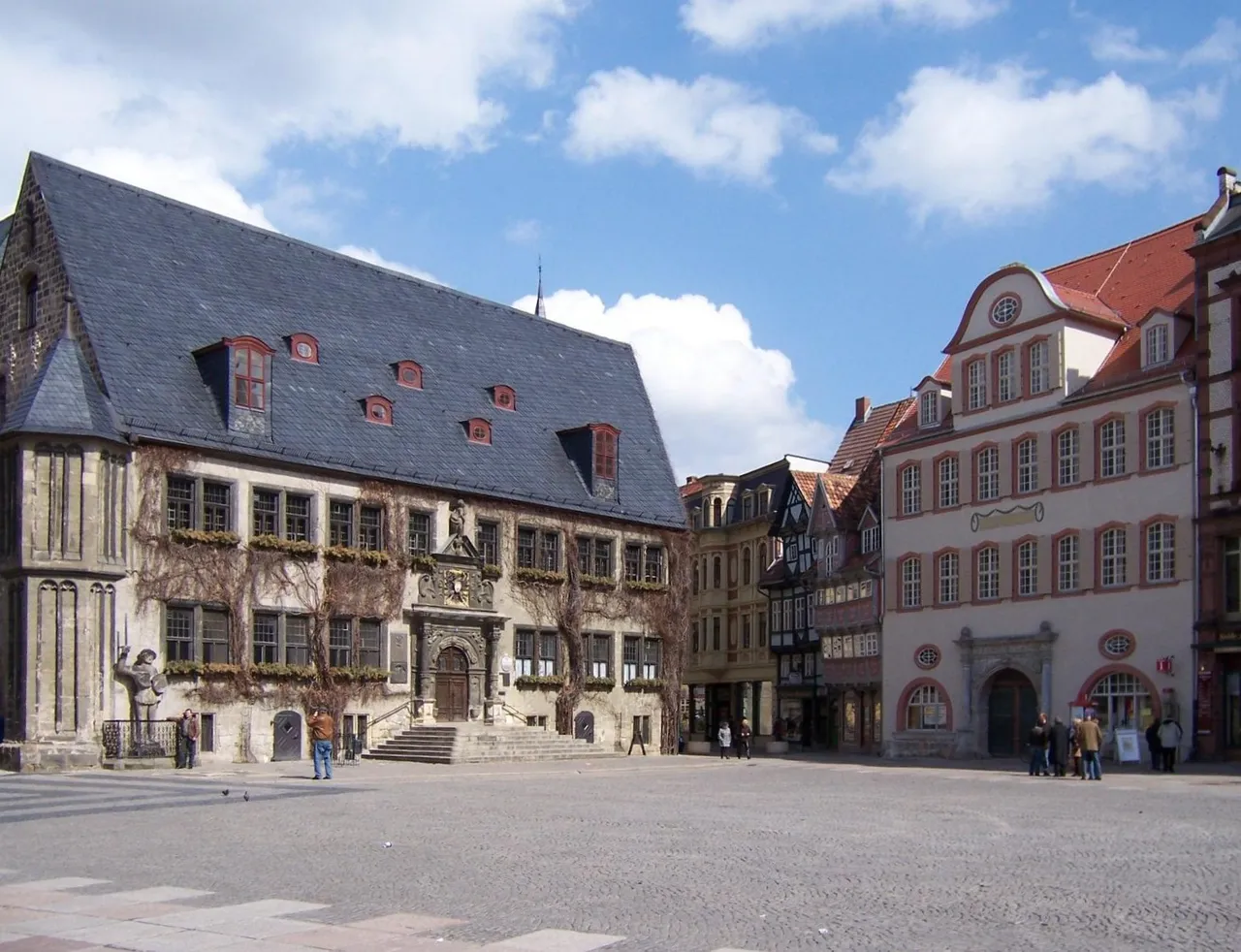 Der Marktplatz von Quedlinburg mit Fachwerkhäusern