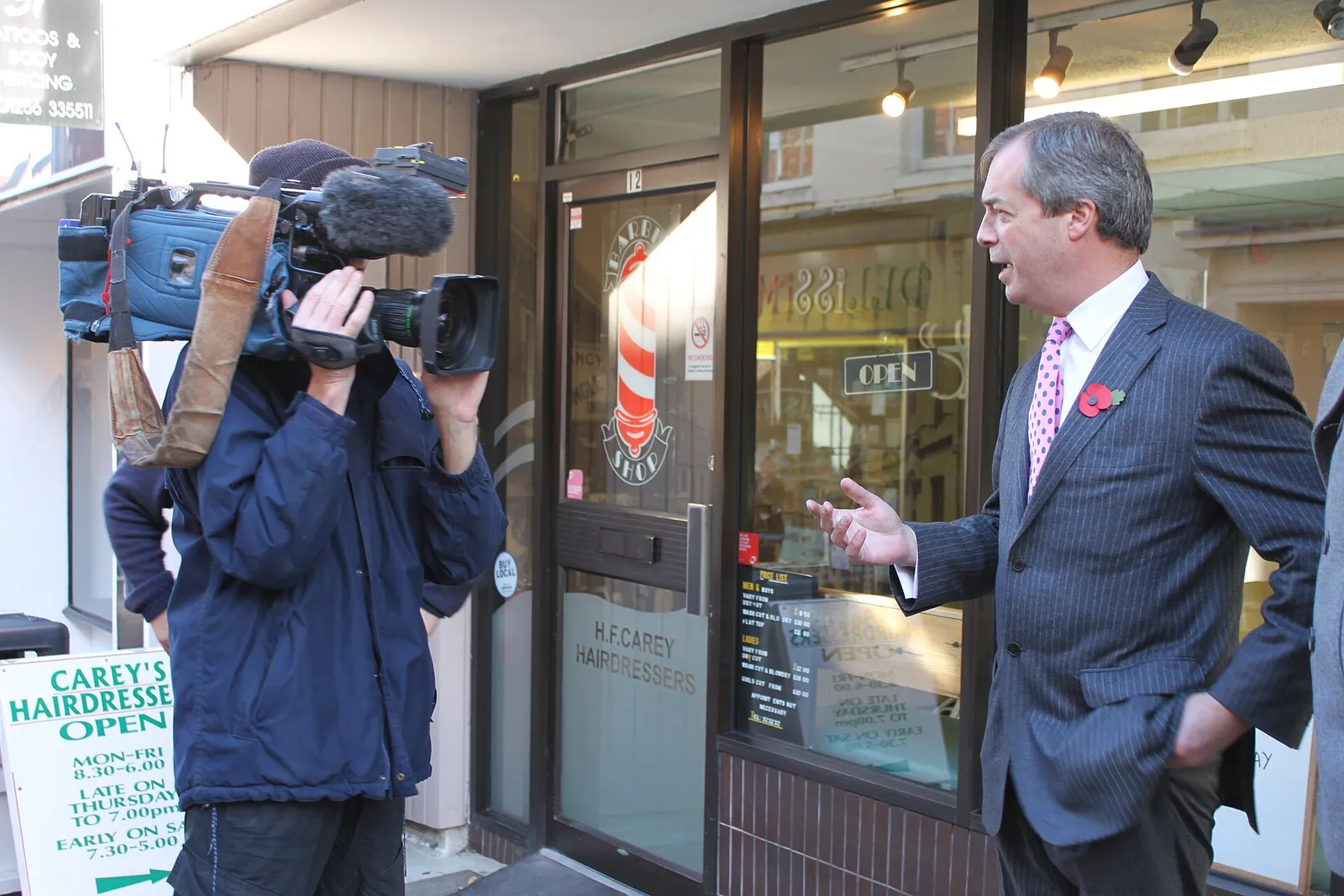 Nigel Farage im Gespräch mit Medienvertretern (Archivbild)