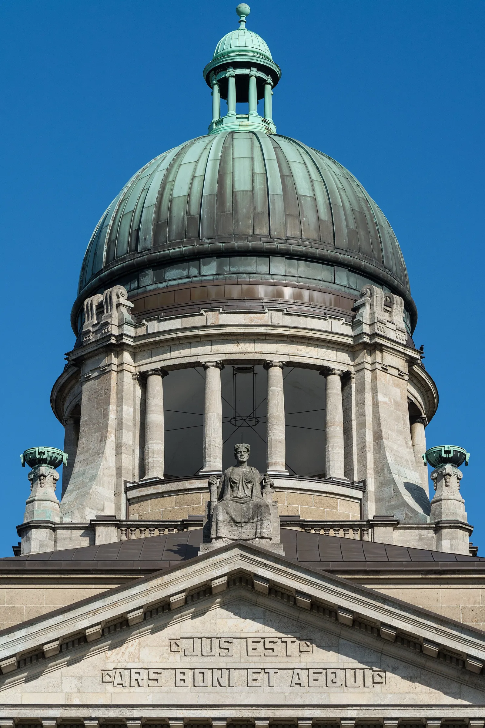 Justitia-Figur am Hanseatischen Oberlandesgericht in Hamburg (Symbolbild)