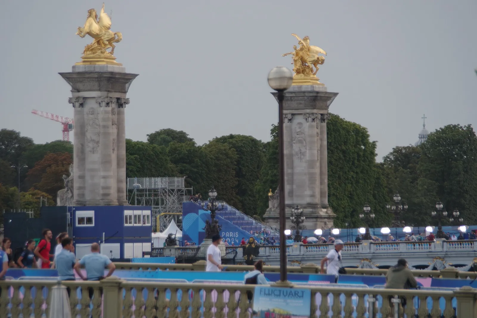 Triathletinnen auf der Radstrecke (Archivbild)