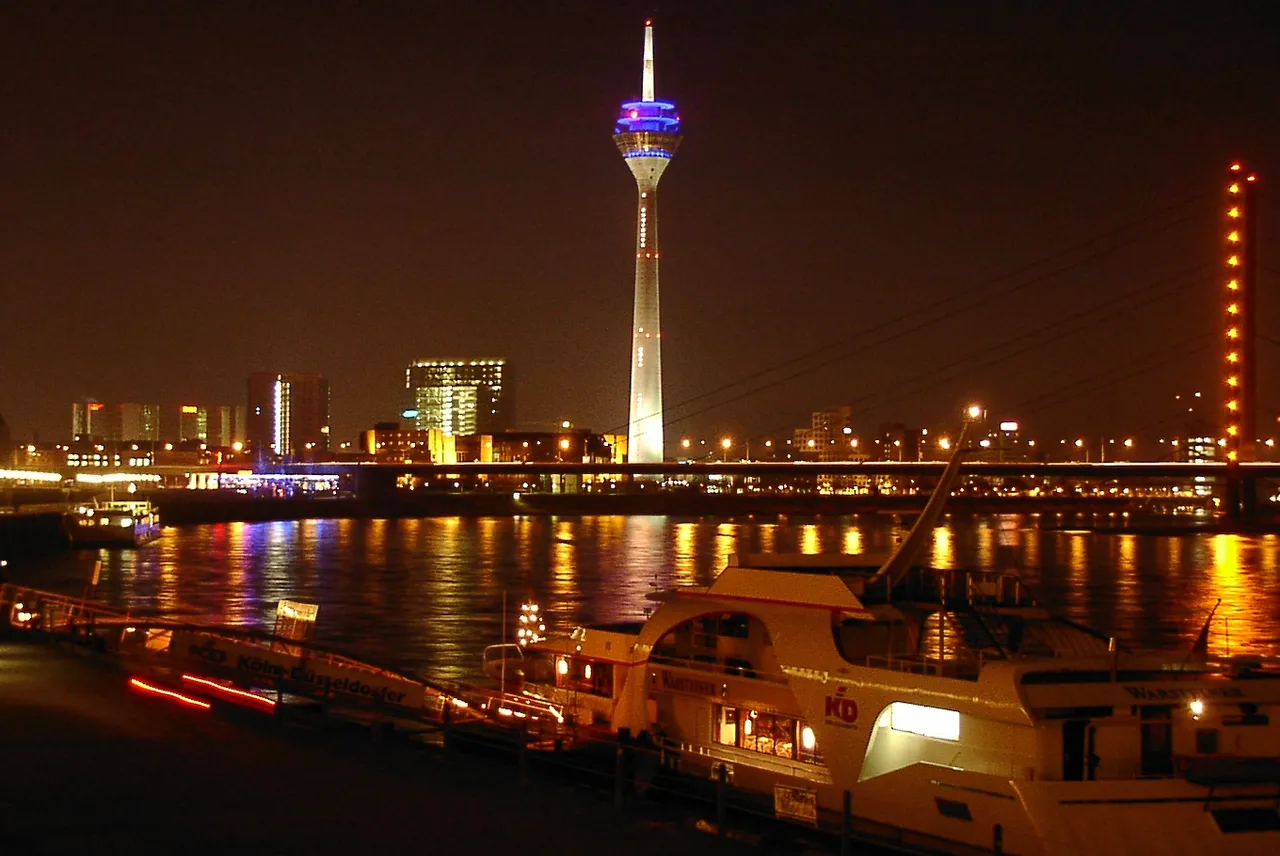 Blick auf Düsseldorf am Rheinufer (Archivbild)