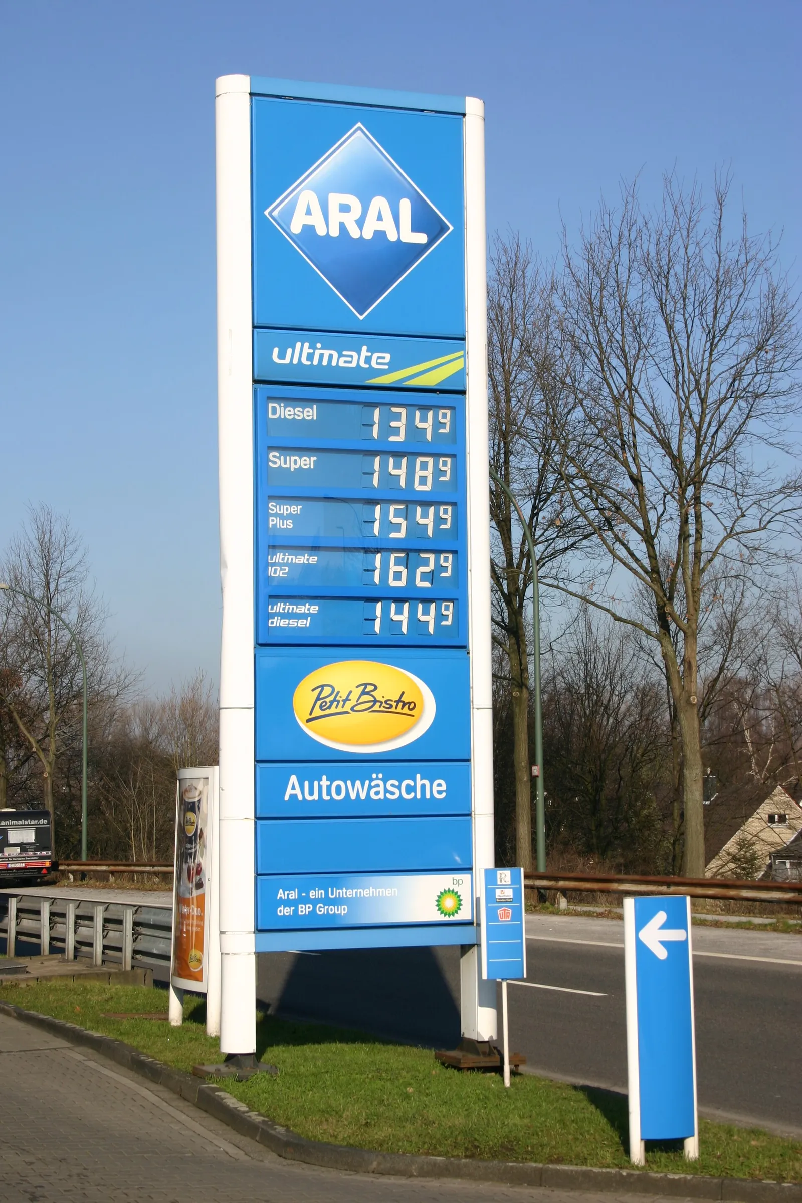Preisanzeige an einer Tankstelle (Symbolbild)