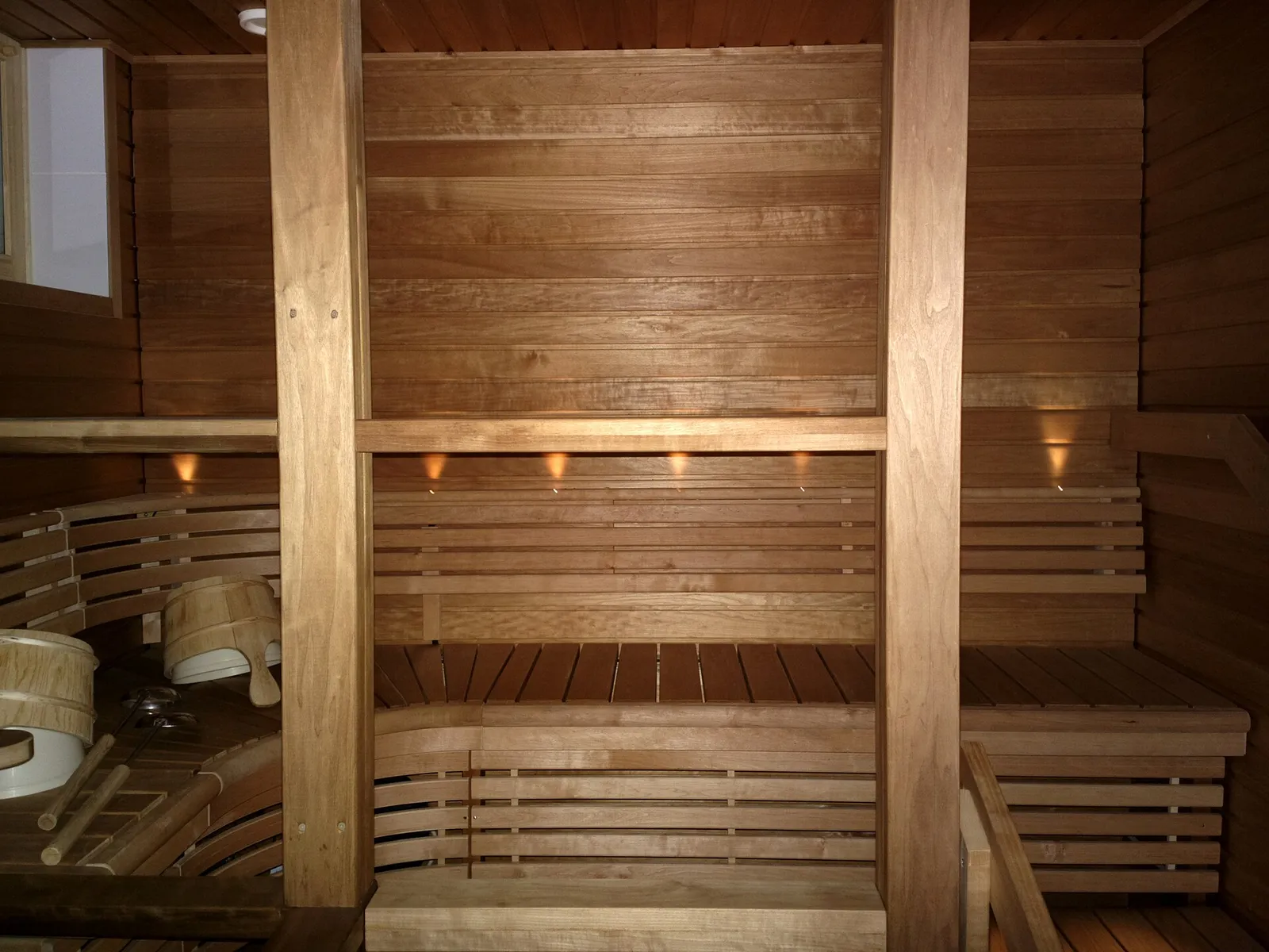 Innenraum einer finnischen Sauna (Symbolbild)