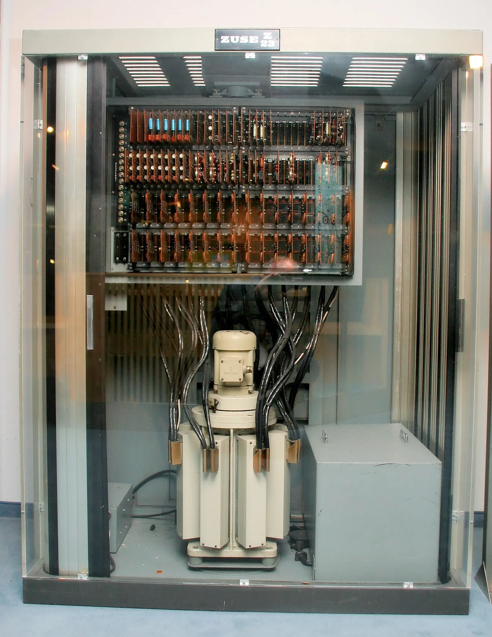 Ein Zuse-Rechner Z23 in einer Museumsausstellung (Archivbild)