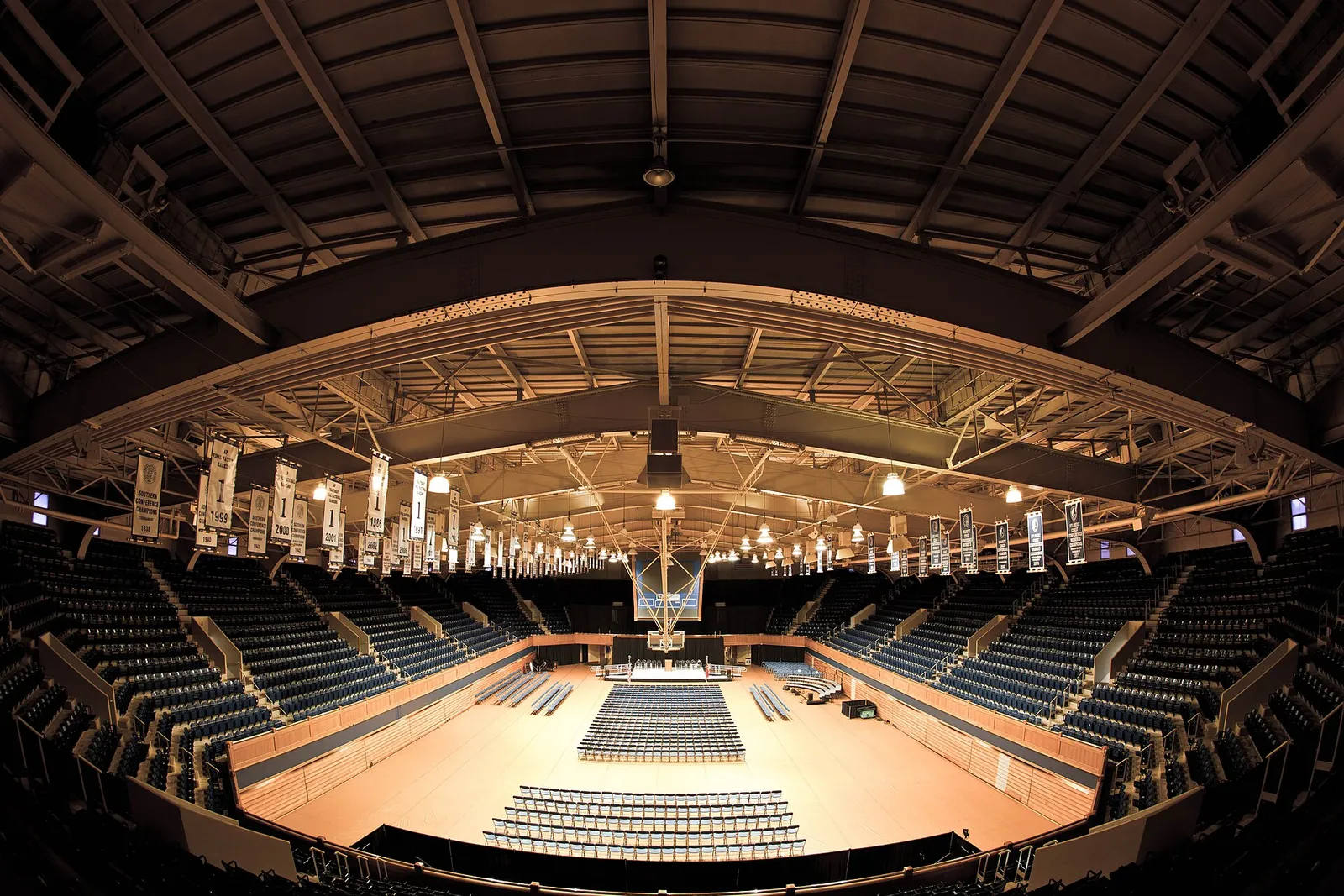 Eine Basketballhalle (Symbolbild)