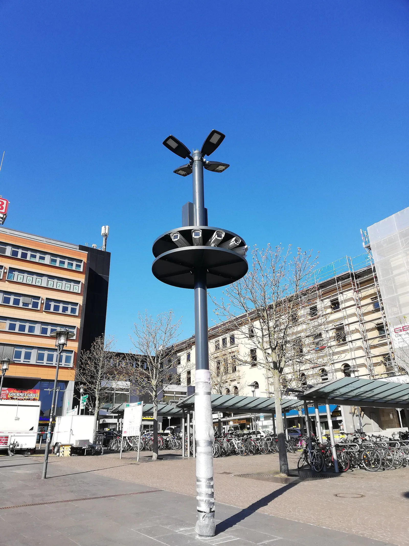 Mast mit Überwachungskameras in Saarbrücken (Symbolbild)