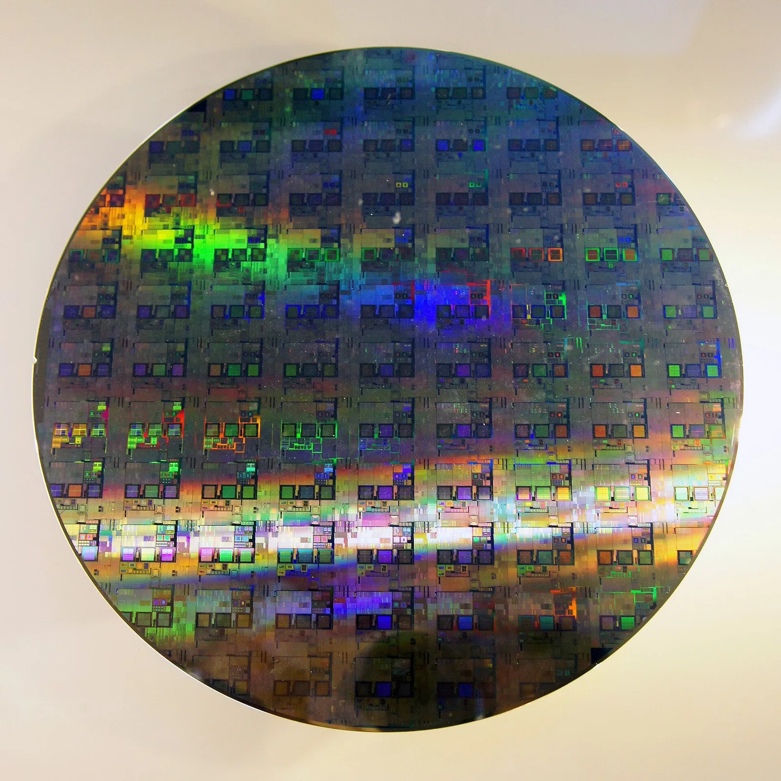 Ein Silizium-Wafer, Grundlage der Chipfertigung (Symbolbild)