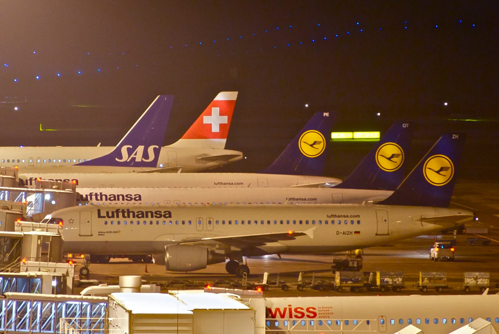 Ein Verkehrsflugzeug von Airbus im Flug (Symbolbild)