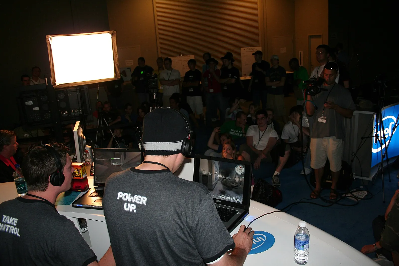 Spielerinnen und Spieler bei der QuakeCon 2006 (Archivbild)