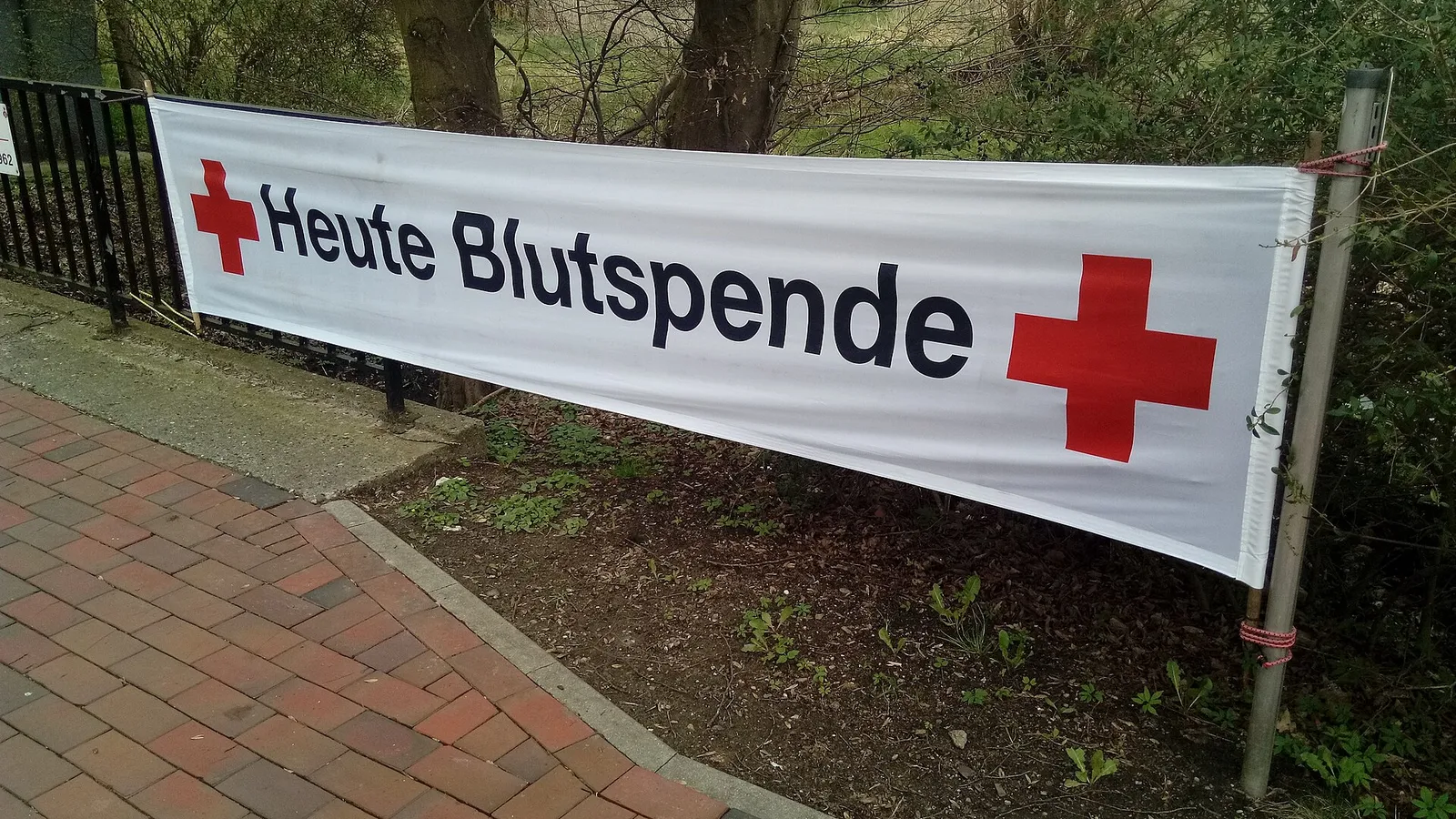 Banner mit Aufruf zur Blutspende (Symbolbild)