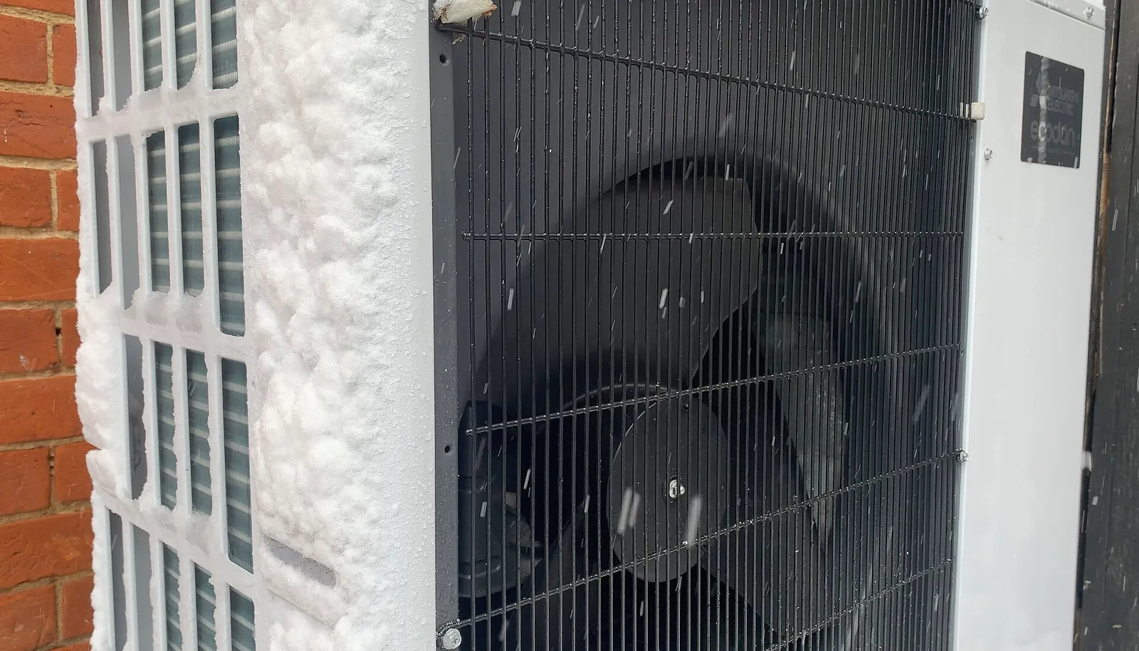 Die Außeneinheit einer Wärmepumpe (Symbolbild)