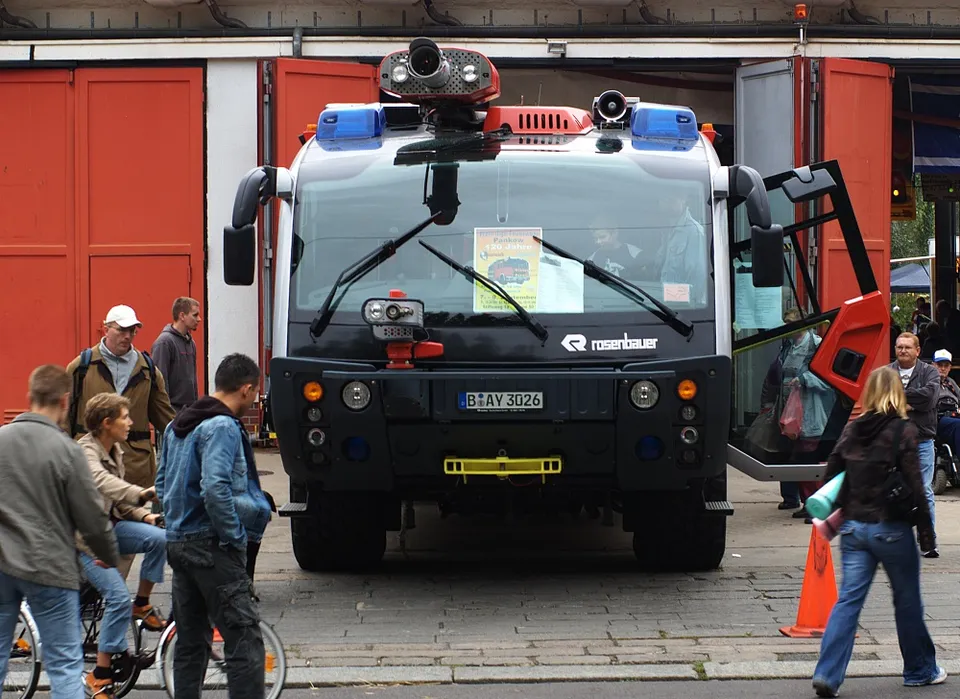 Ein Löschfahrzeug der Feuerwehr (Symbolbild)