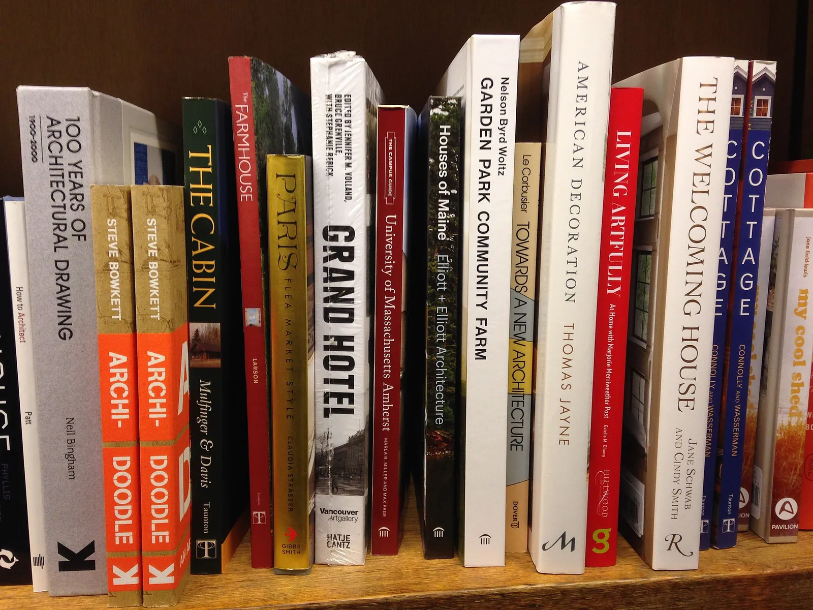 Bücher in einer Buchhandlung (Symbolbild)