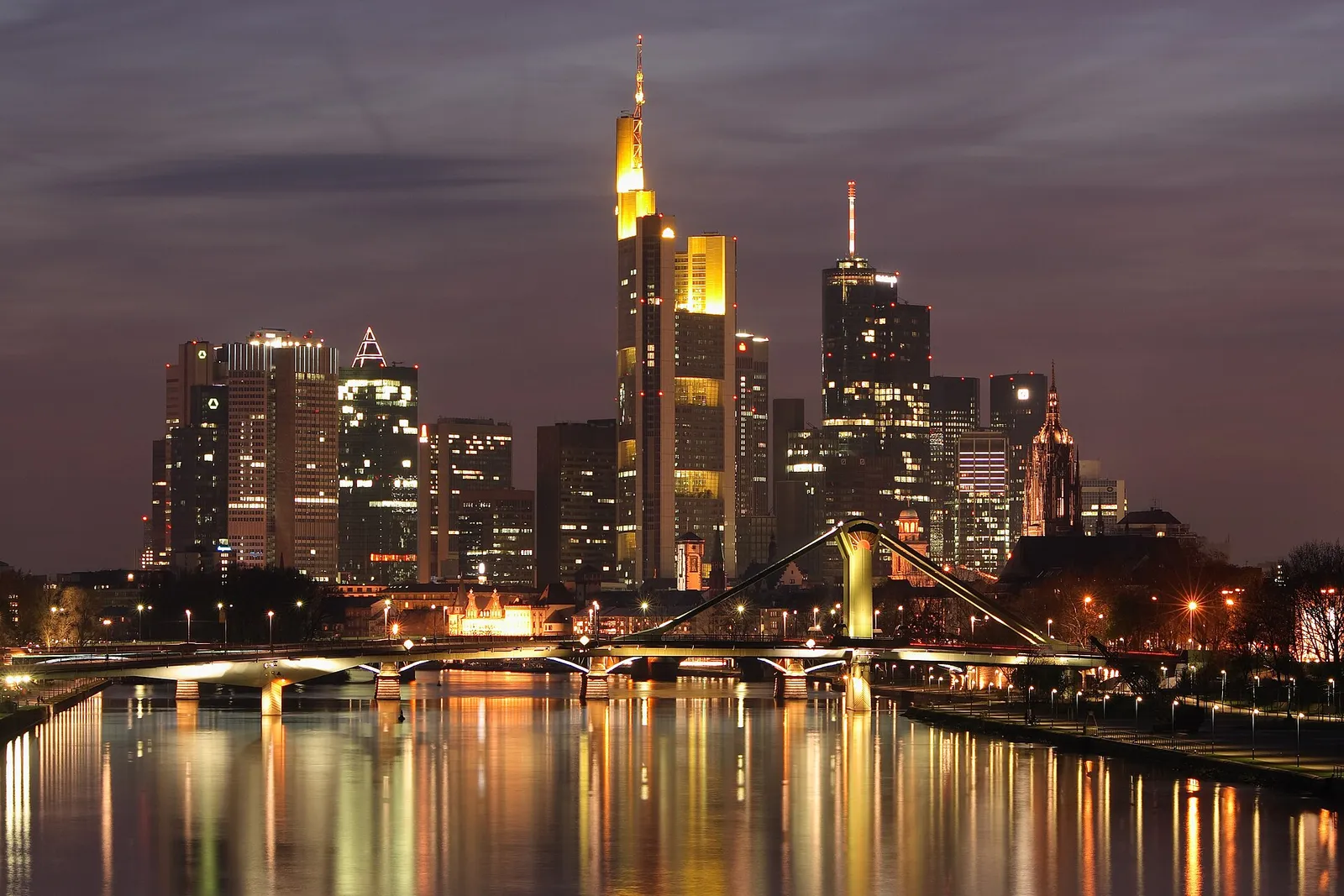 Die Hochhaus-Skyline einer Großstadt (Symbolbild: Frankfurt am Main)