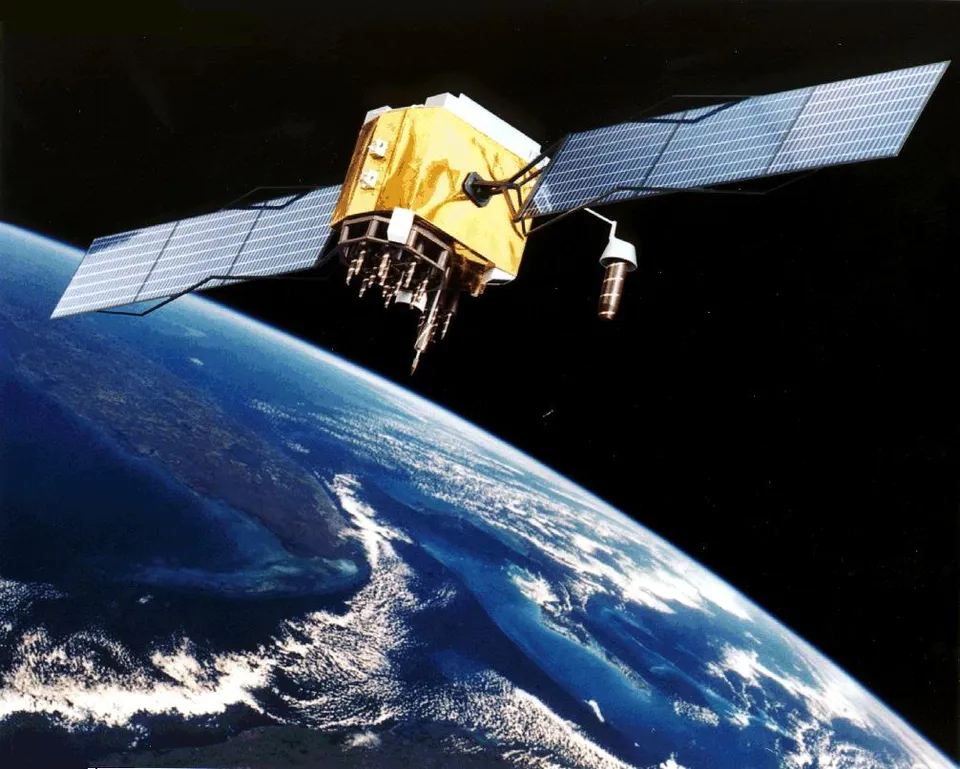 Illustration eines GPS-Satelliten im Orbit