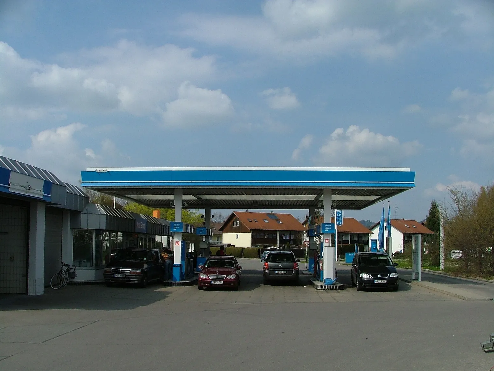 Eine Tankstelle mit Shop (Symbolbild)