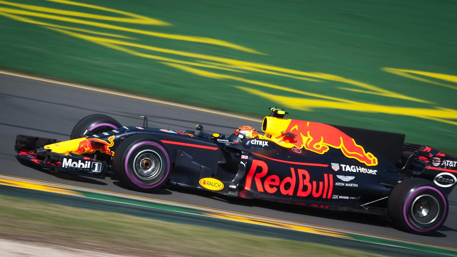 Max Verstappen im Red-Bull-Rennwagen (Archivbild)